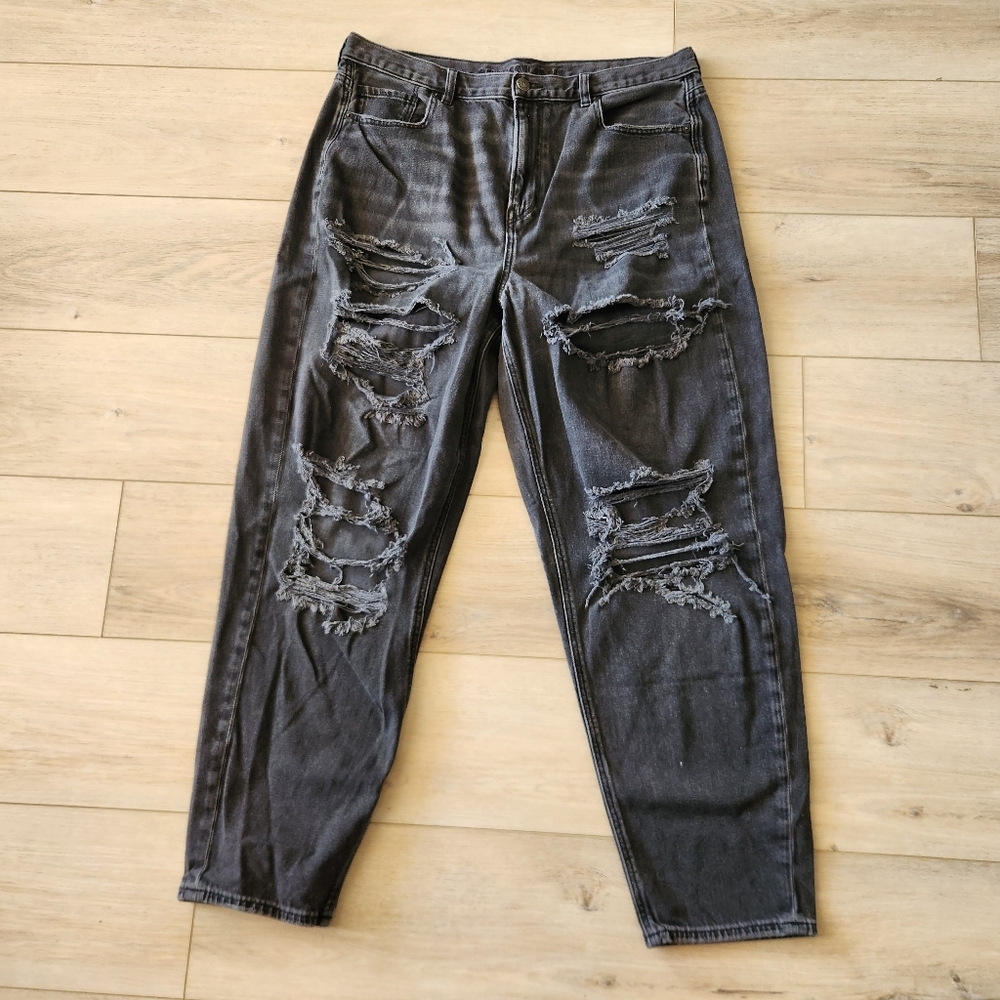 American Eagle Relaxed Mom Jean Womens Size 16 Long Faded Black Denim Destroyed - Picture 2 of 8